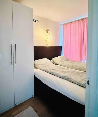 With Free Parking & Roof Terrace