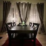 아파트 With Free Parking & Roof Terrace
